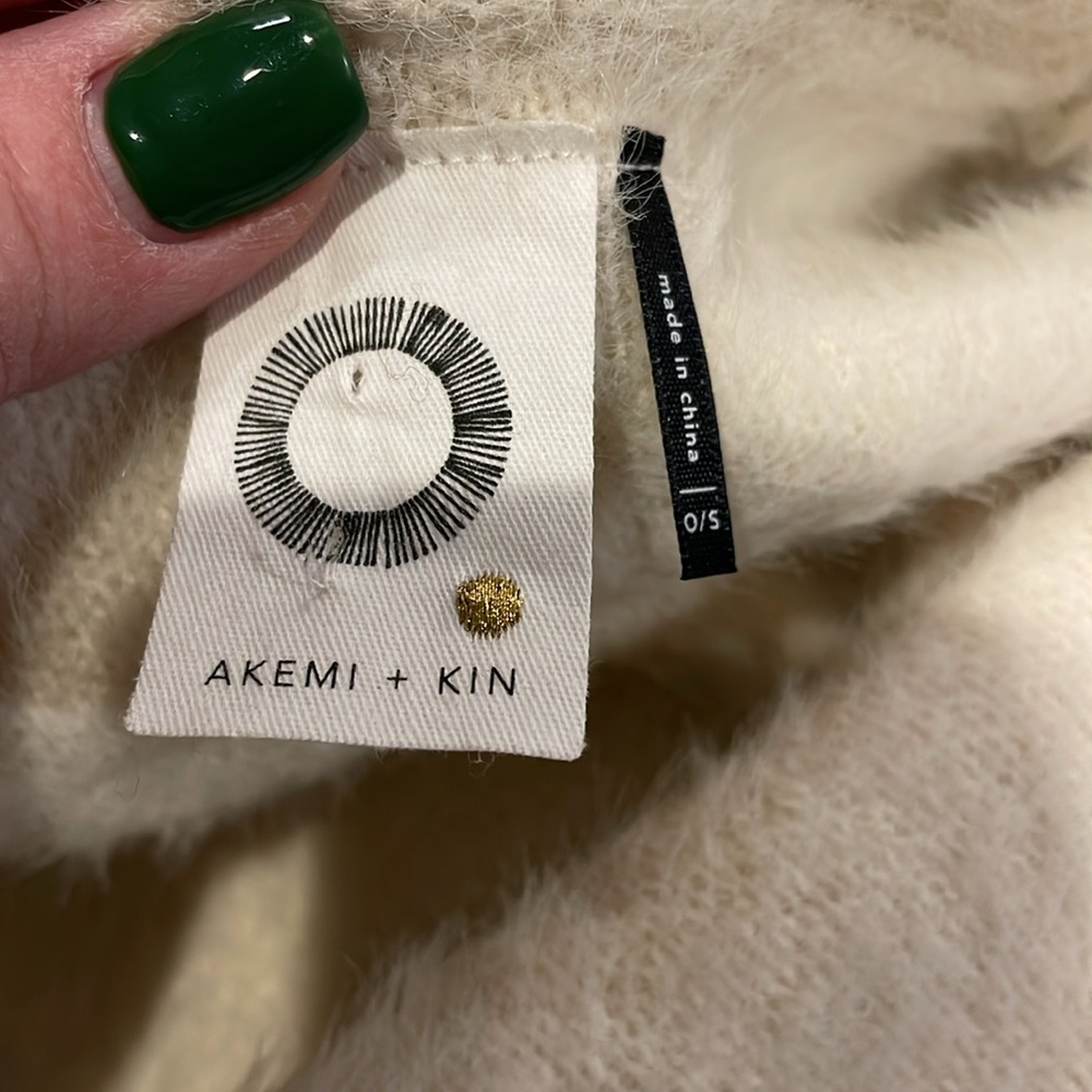 ANTHROPOLOGIE AKEMI + KIN Falling Snow Ivory Eyelash Sweater Poncho One Size - Picture 10 of 11